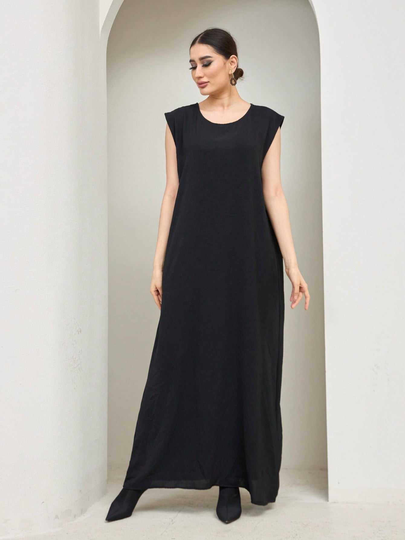 Abaya inner Made Of Breathable And Skin-Friendly Fabric