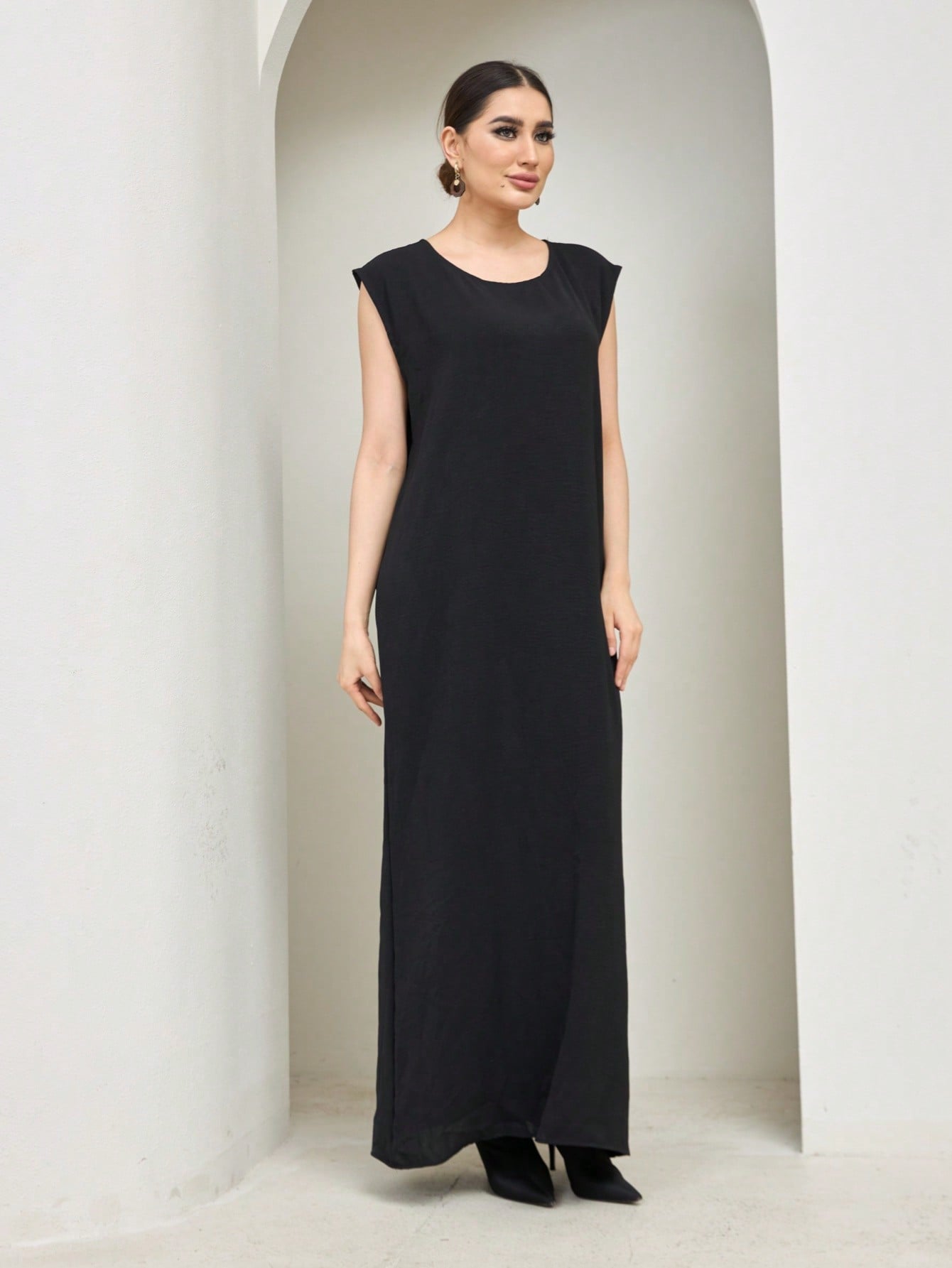 Abaya inner Made Of Breathable And Skin-Friendly Fabric