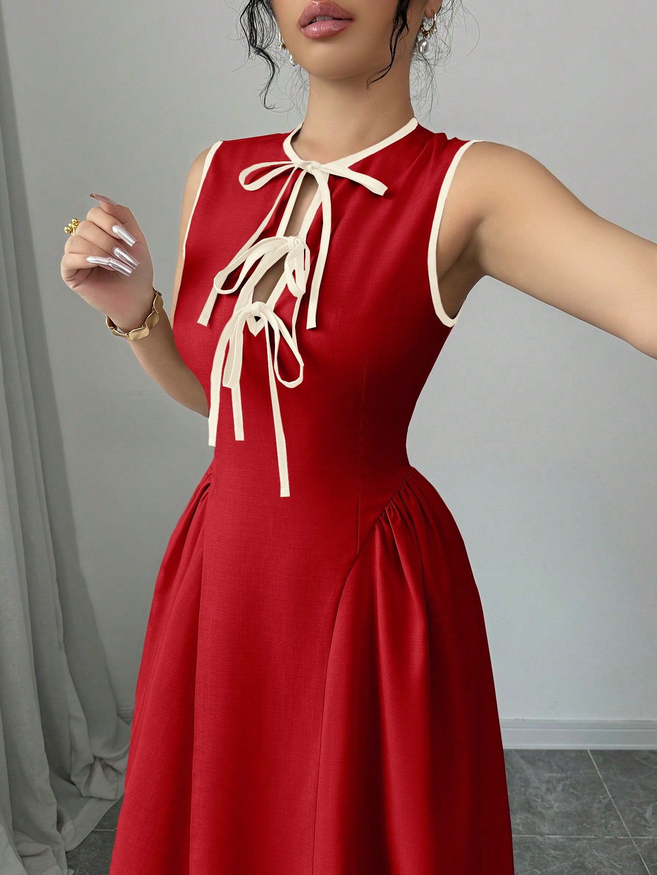 Hollow Neckline Contrast Color Tie-Up Design Dress