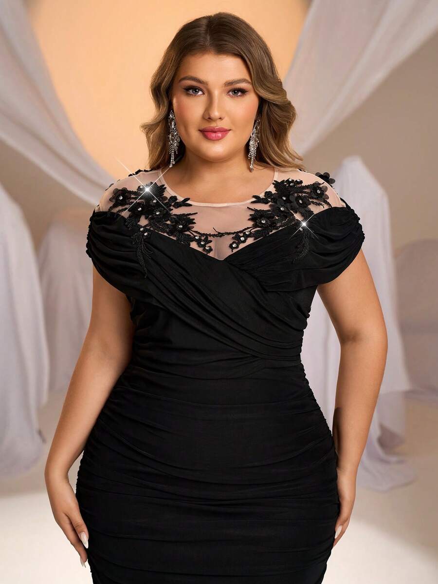 Plus Size Elegant Applique Sheer Round Neck Cinched Waist Ruched Knee-Length Formal Evening Dress