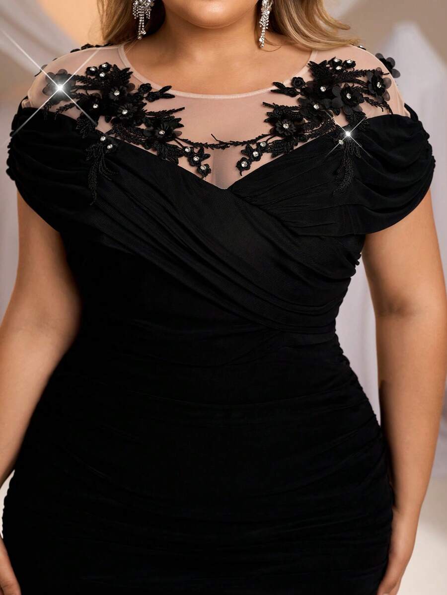 Plus Size Elegant Applique Sheer Round Neck Cinched Waist Ruched Knee-Length Formal Evening Dress