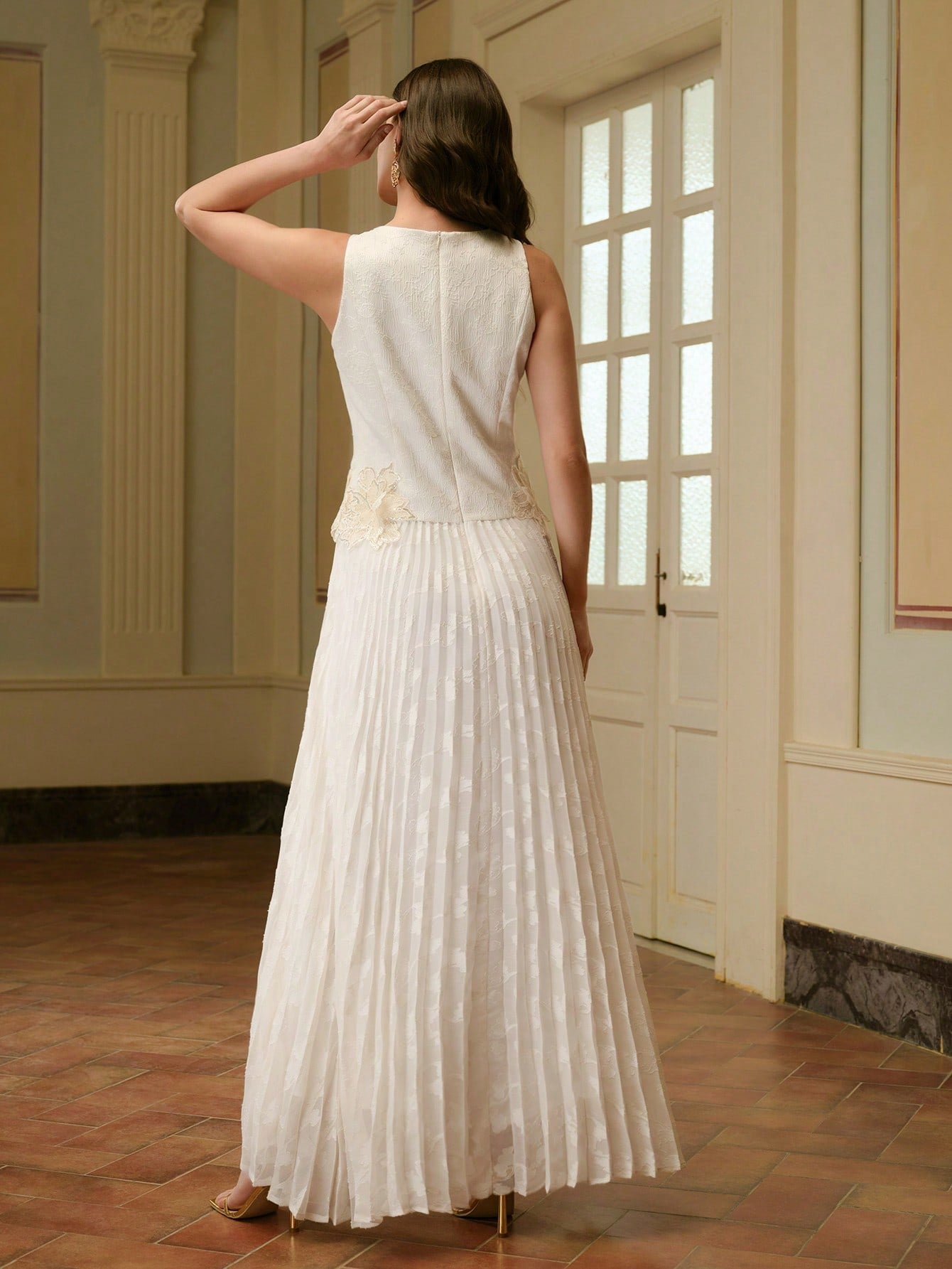 Jacquard Round Neck Sleeveless Applique Decor Pleated Hem Maxi Dress