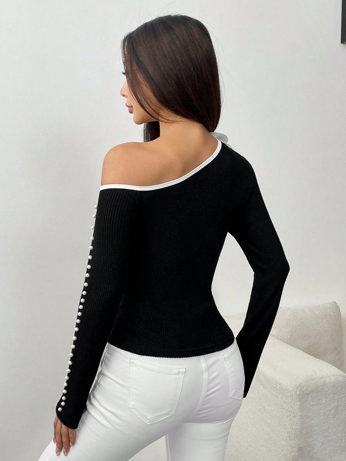 Asymmetric Pearl Decor Slim Fit Shoulder T-Shirt