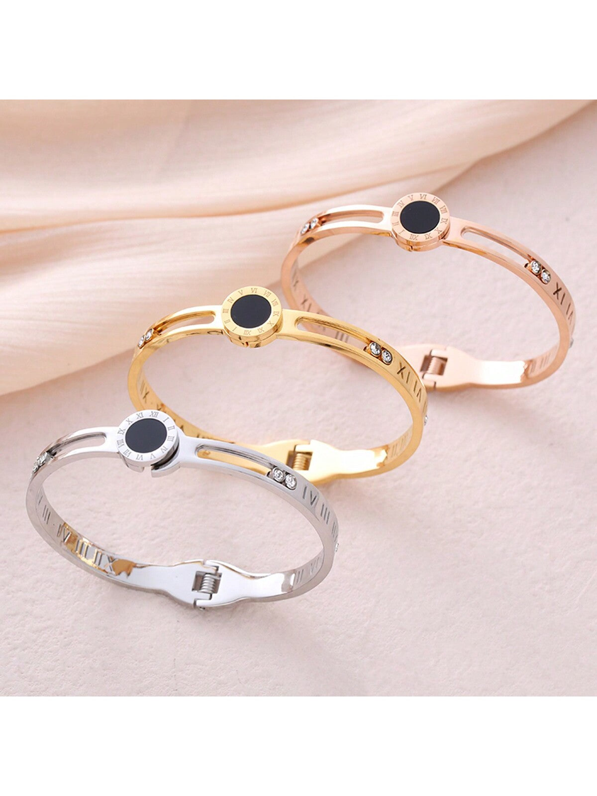 Minimalist Elegant Roman Numerals Cutout Bangle With Cz & Black Plate Stainless Steel Bracelet