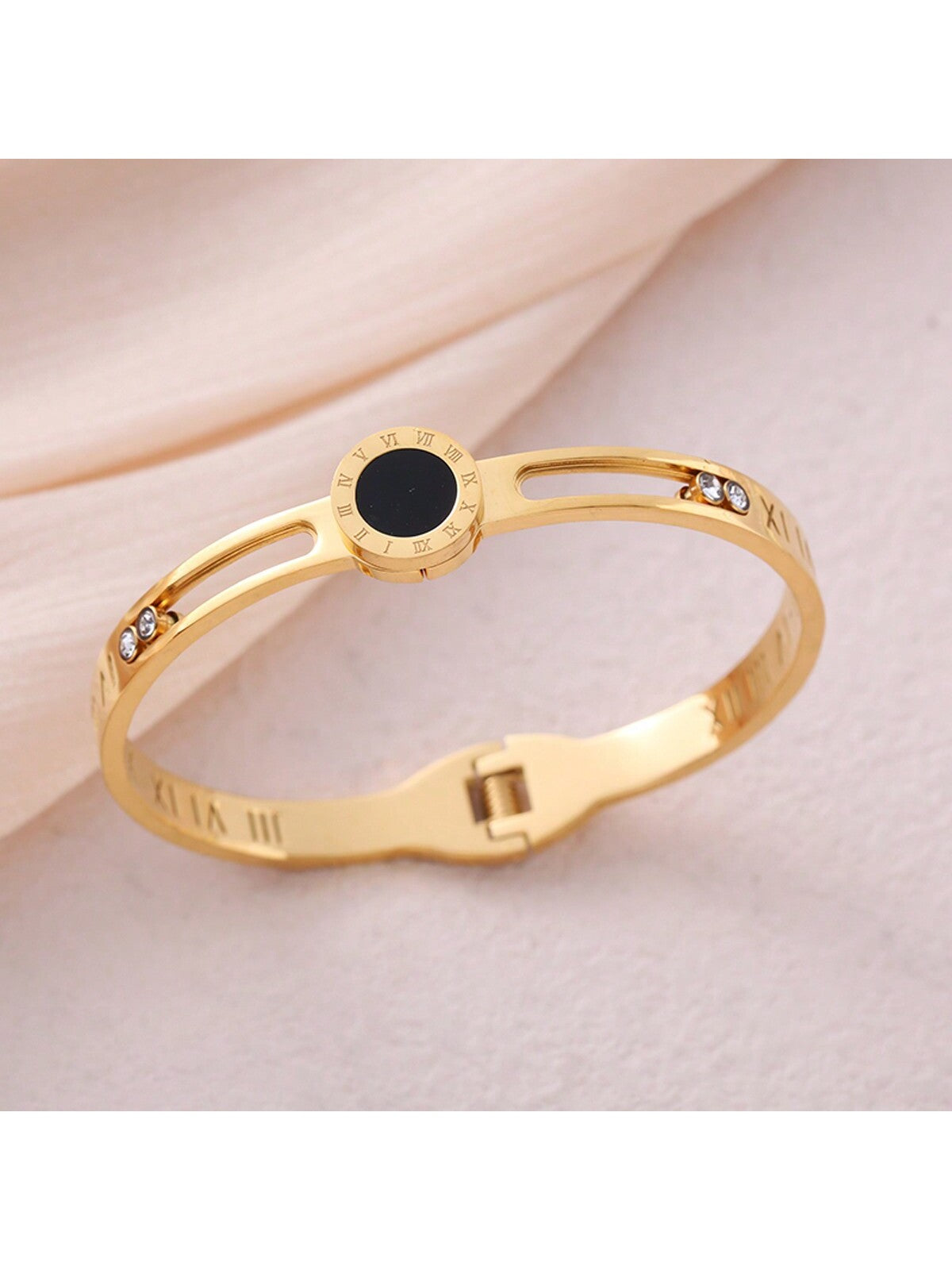 Minimalist Elegant Roman Numerals Cutout Bangle With Cz & Black Plate Stainless Steel Bracelet