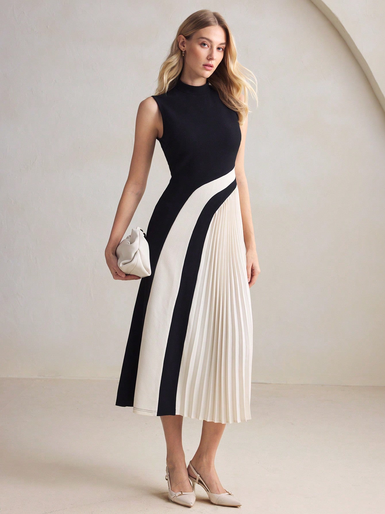 Black & White Contrast Sleeveless Dress