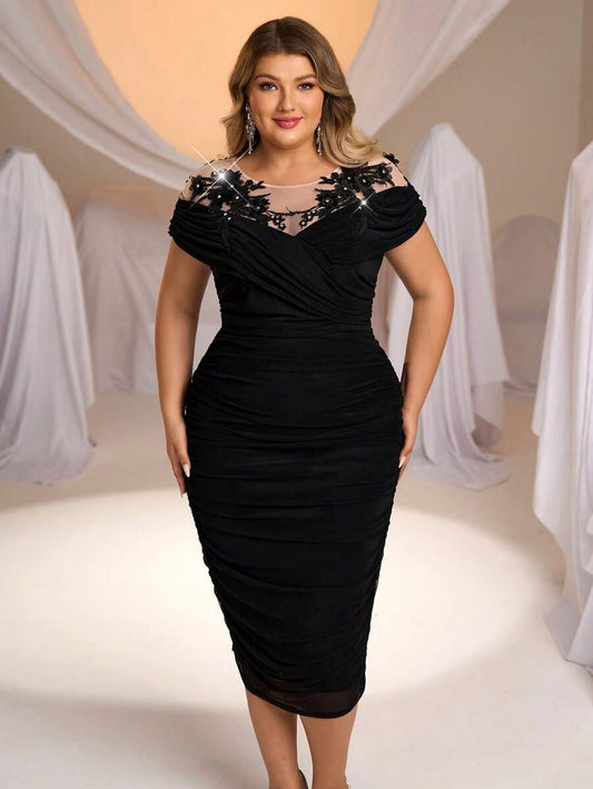 Plus Size Elegant Applique Sheer Round Neck Cinched Waist Ruched Knee-Length Formal Evening Dress