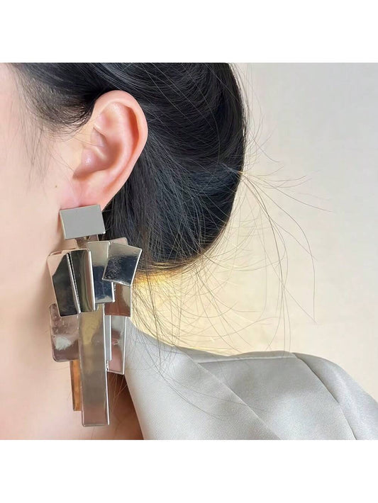 Exaggerated Geometric Square Pendant Earrings With Metallic Tassel